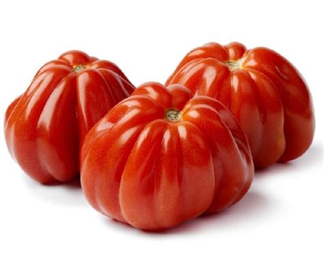 Fette di pomodoro cuore di bue disposte artisticamente