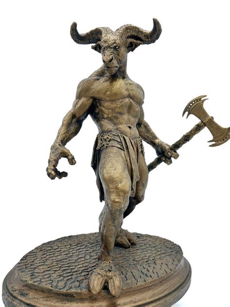 Rappresentazione artistica del Minotauro (es. Picasso o scultura antica)