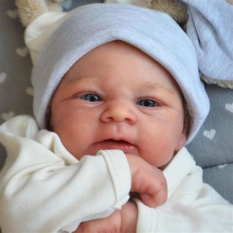 Bambola reborn maschio neonato
