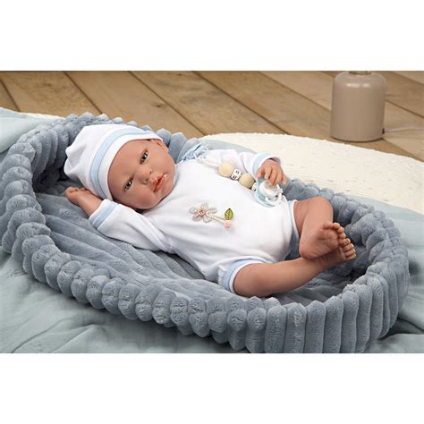 Bambola Reborn Doll in una culla