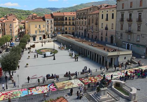 veduta aerea dell'ospedale di Vallo della Lucania inserito nel contesto paesaggistico del Cilento