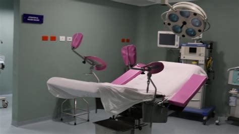 foto di repertorio di una sala parto moderna pronta per l'accoglienza, simbolo di sicurezza e cura