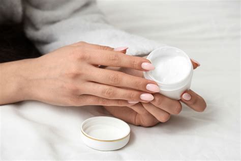 schema grafico sulla corretta applicazione di una crema barriera