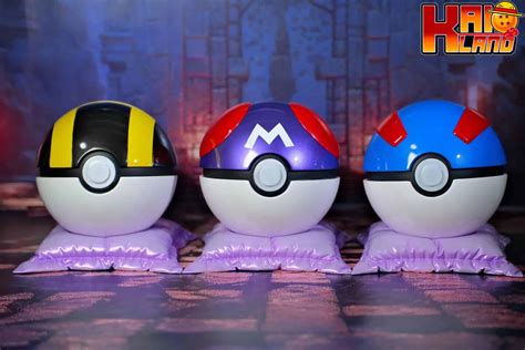 Ultra Ball vs Master Ball - Immagine comparativa