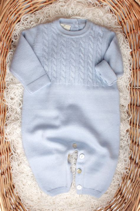 Esempio di tutina realizzata con manica di maglione