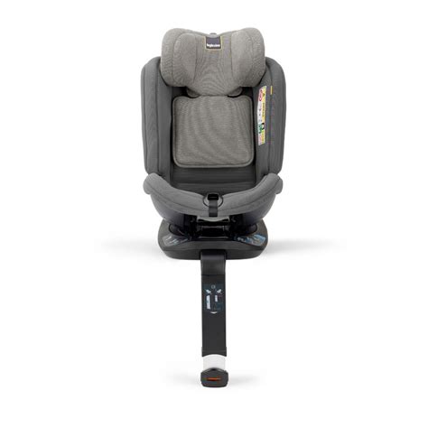 Bambino nel seggiolino Inglesina Copernico in posizione contromarcia