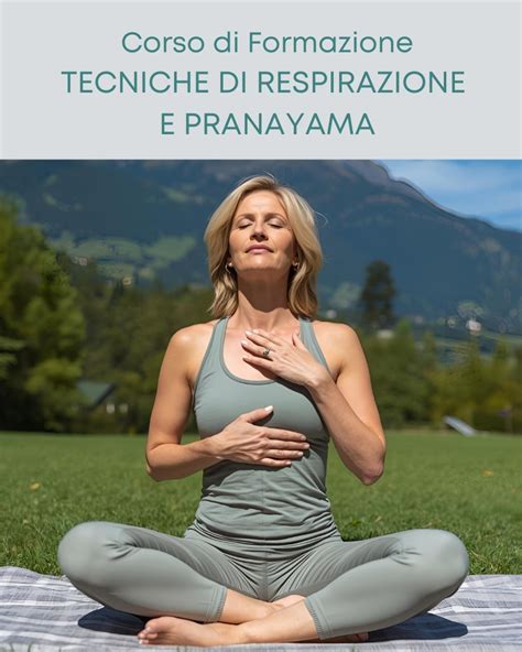 Ostetrica che spiega le tecniche di respirazione a una coppia incinta