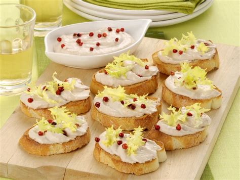 mousse di tonno su crostini integrali