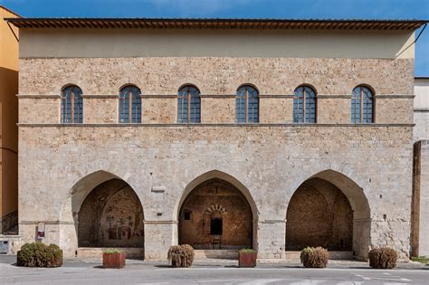 Veduta architettonica e contestualizzazione storica delle Fonti dell'Abbondanza di Massa Marittima