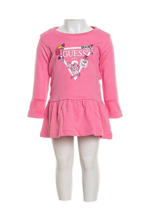 Bambina con completo Guess rosa