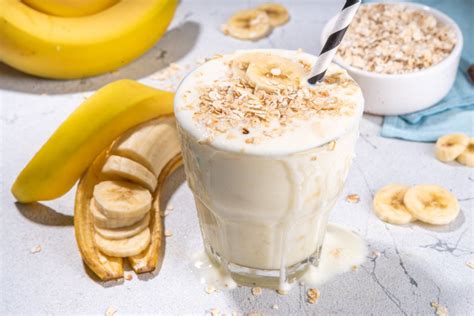 Shake proteico con frutta e latte