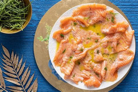 Preparazione salmone marinato
