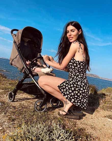 Bianca Atzei con il pancione in attesa di Noa Alexander