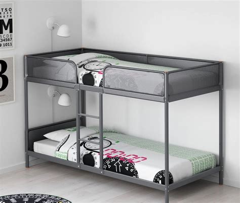 Foto di un letto a castello IKEA che mostra l'ottimizzazione dello spazio