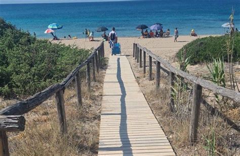 Spiaggia attrezzata con passerelle per l'accesso facilitato