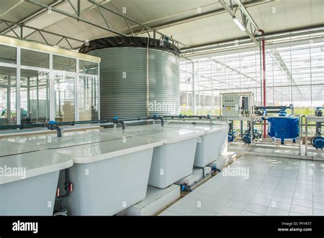 Interno di una biberoneria moderna con attrezzature