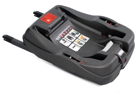 Ovetto Inglesina Huggy installato in auto con base Isofix