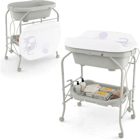 Tavolo da bagno per neonati con vari prodotti La Saponaria