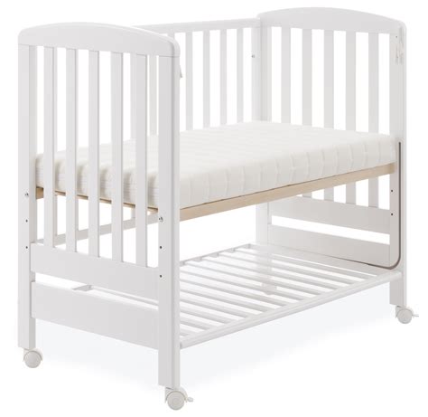 Culla con spondina abbassata e affiancata al letto