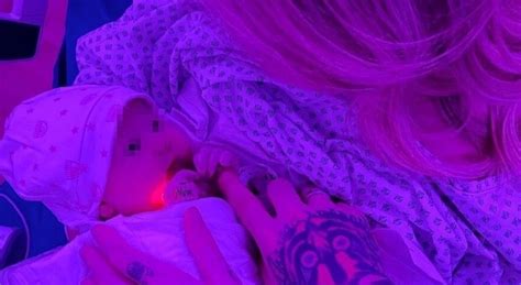 Vittoria Lucia Ferragni appena nata con la luce viola