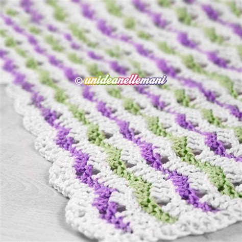 Esempio di copertina a uncinetto con motivi geometrici