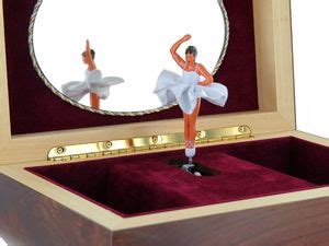 Cofanetto carillon tradizionale in legno con ballerina