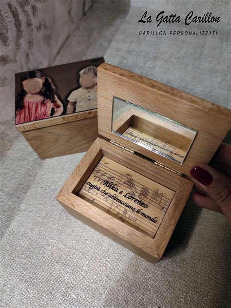 Esempio di cofanetto carillon personalizzato con foto di famiglia
