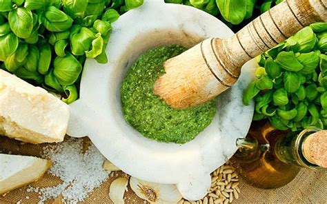Pesto Genovese in mortaio