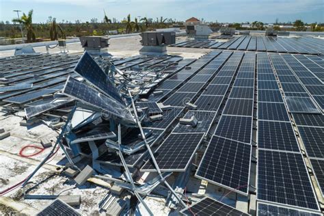 Danni da vento su pannelli fotovoltaici