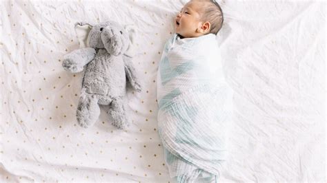 Guida illustrata alle tecniche di fasciatura del neonato
