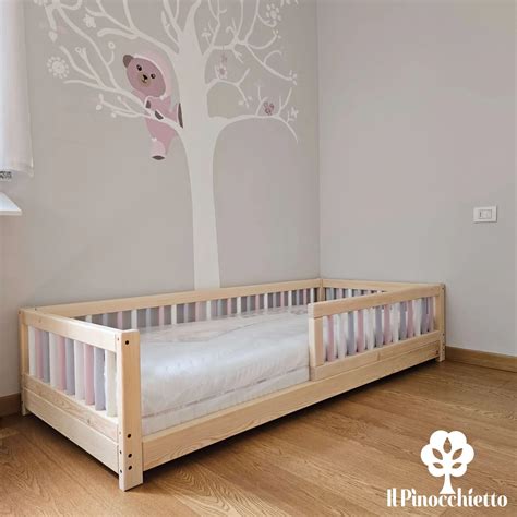 Lettino montessoriano minimalista in legno