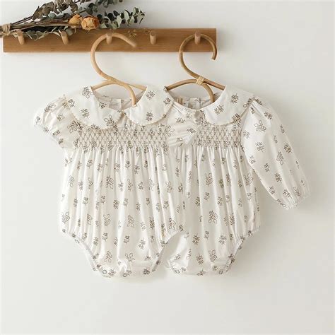 Pagliaccetti estivi per neonata con stampe floreali
