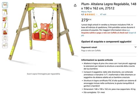 bambino che gioca su un'altalena da giardino colorata e robusta