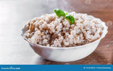 Orzo perlato in una ciotola