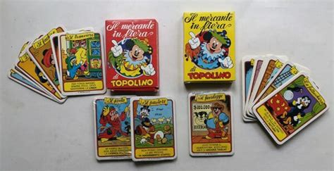 Due mazzi di carte del Mercante in Fiera, uno rosso e uno blu