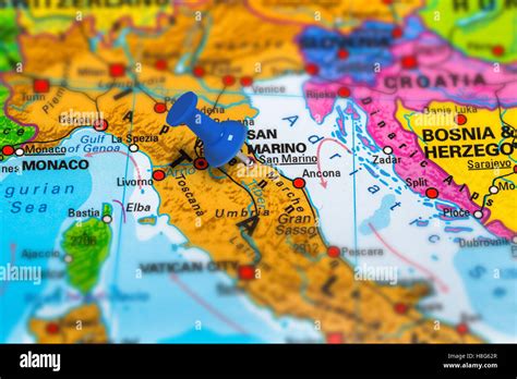 Mappa Italia San Marino: Rappresentazione geografica della Repubblica di San Marino e delle regioni italiane confinanti, con evidenziate le aree di potenziale interscambio commerciale e sanitario.