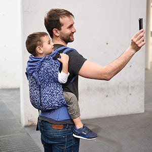 Confronto visivo tra marsupio e zaino porta bimbo