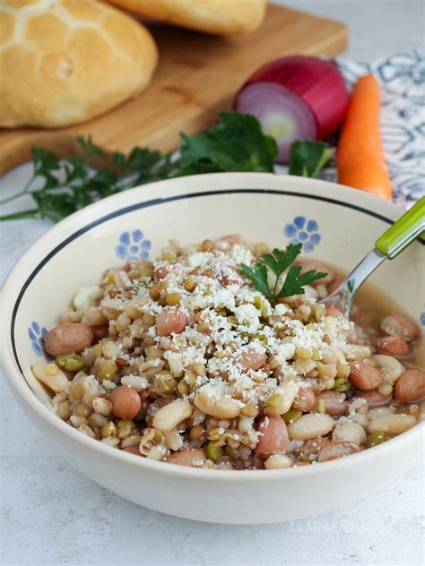 Piatto di cereali integrali e legumi