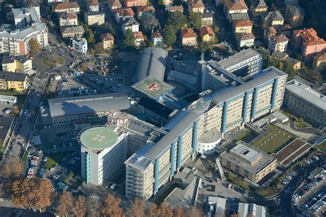 Veduta d'insieme della struttura ospedaliera Santa Chiara di Pisa