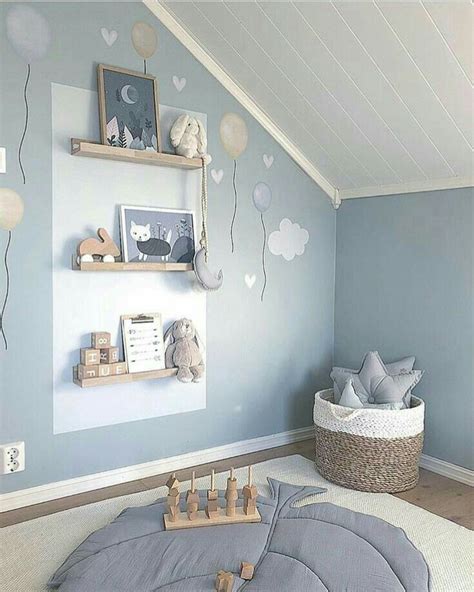 Cameretta neonato con decorazioni a tema