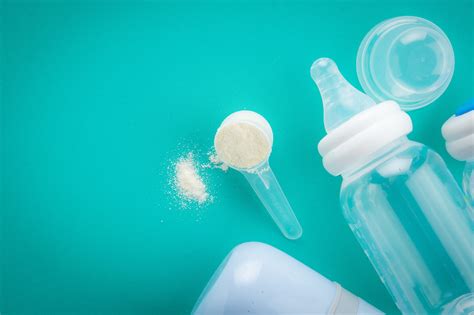 Biberon, latte artificiale in polvere e pannolini usa e getta