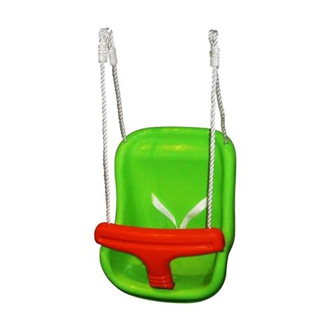 Bambino che interagisce felicemente con un seggiolino altalena Fisher-Price