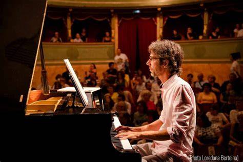 Emiliano Toso performing on piano at IVI clinic
