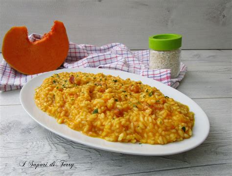 zucca intera e a fette con riso