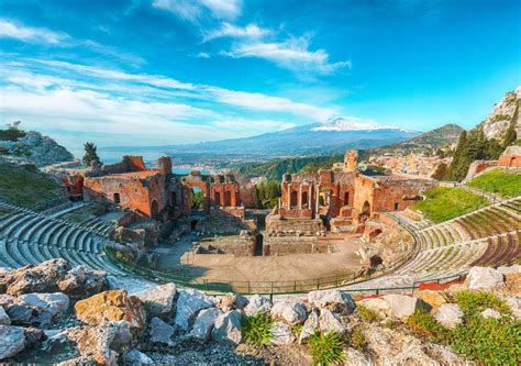 Panorama di Taormina con l'Etna sullo sfondo