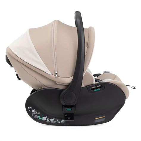 Design ergonomico e reclinazione dell'ovetto Chicco First-Seat Recline