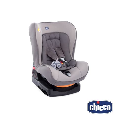 Bambino nel seggiolino auto Chicco Cosmos