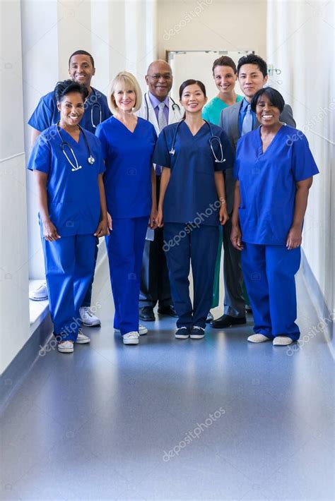 Team medico multietnico