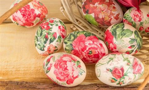 uova di pasqua decorate con la tecnica del decoupage