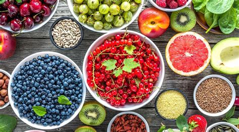 Assortimento di frutta e verdura ricca di antiossidanti